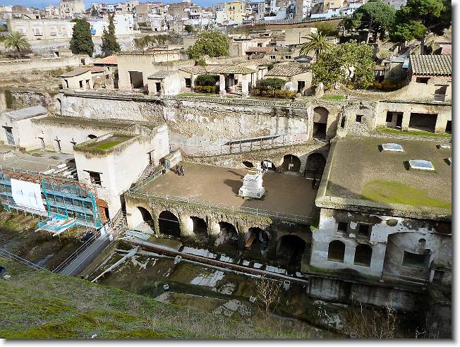 Clicca per scorrere le foto originali ingrandite