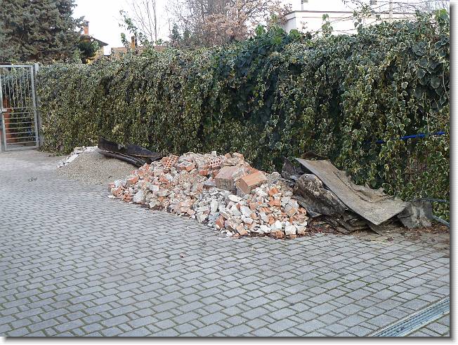 Clicca per scorrere le foto originali ingrandite