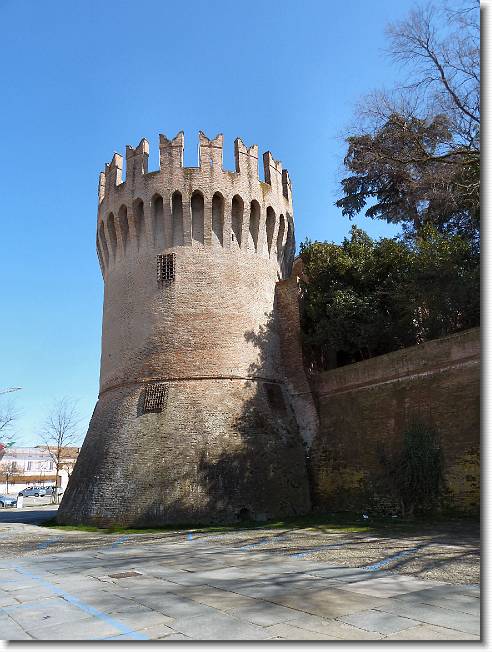 Clicca per scorrere le foto originali ingrandite