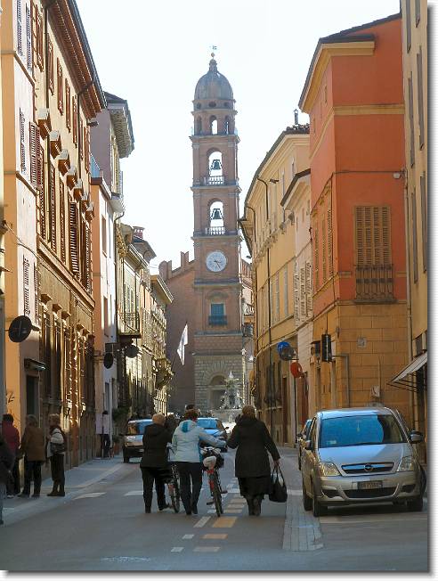 Clicca per scorrere le foto originali ingrandite