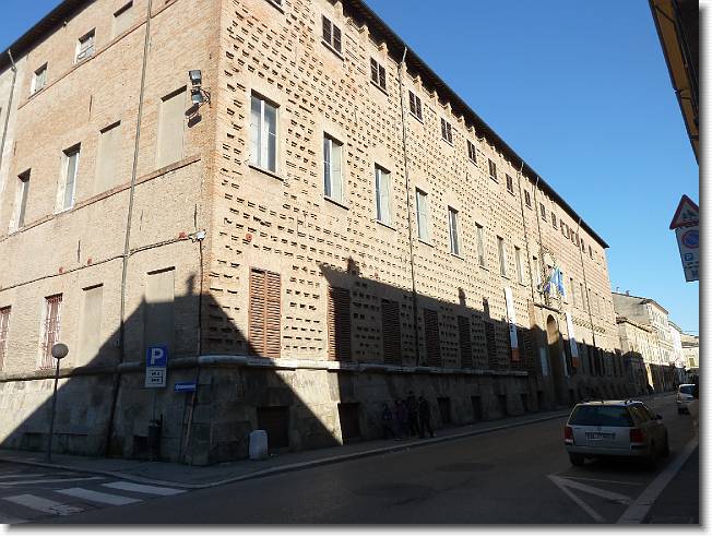 Clicca per scorrere le foto originali ingrandite