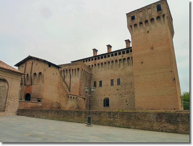 Clicca per scorrere le foto originali ingrandite