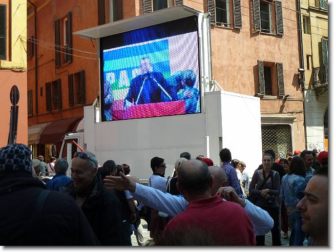 Clicca per scorrere le foto originali ingrandite