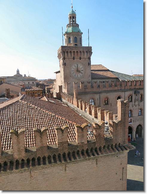 Clicca per scorrere le foto originali ingrandite