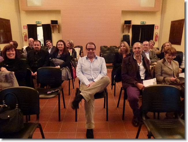 Clicca per scorrere le foto originali ingrandite