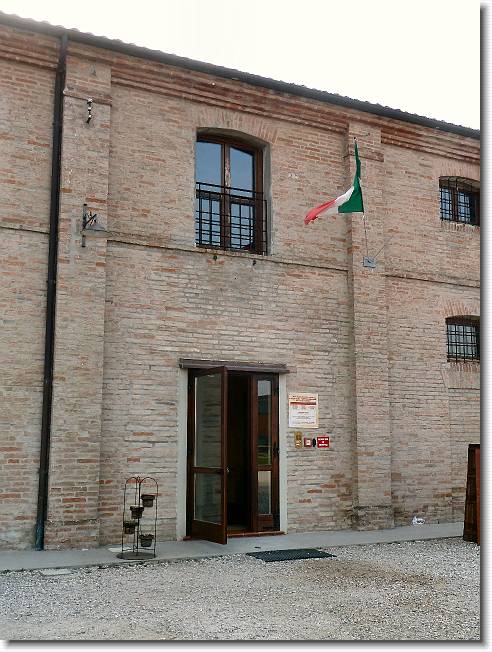 Clicca per scorrere le foto originali ingrandite