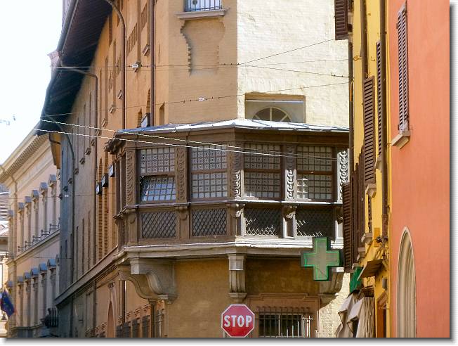 Clicca per scorrere le foto originali ingrandite