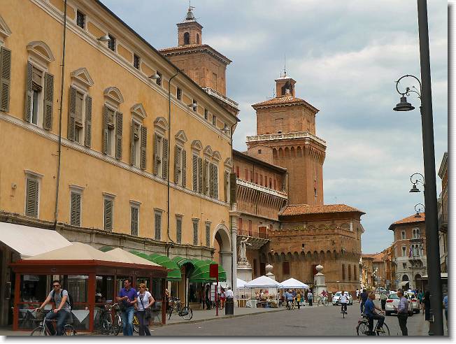 Clicca per scorrere le foto originali ingrandite