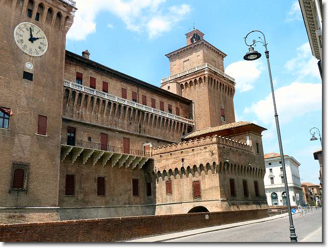 Clicca per scorrere le foto originali ingrandite
