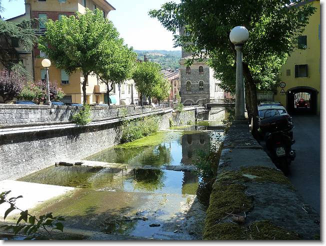 Clicca per scorrere le foto originali ingrandite