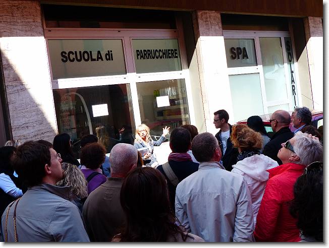 Clicca per scorrere le foto originali ingrandite