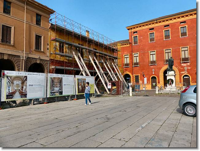 Clicca per scorrere le foto originali ingrandite