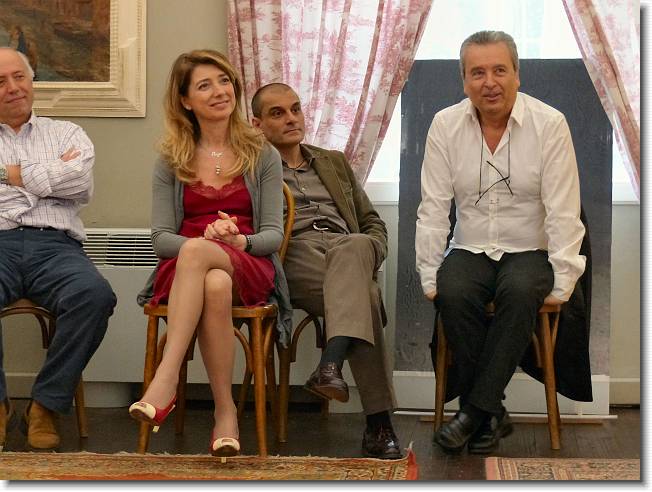 Clicca per scorrere le foto originali ingrandite