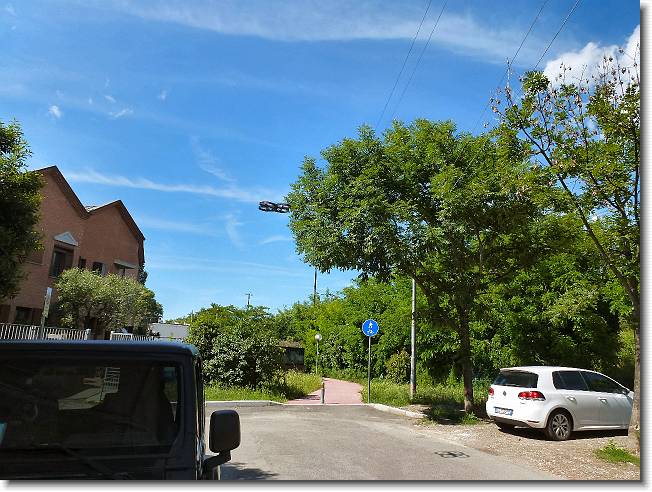 Clicca per scorrere le foto originali ingrandite