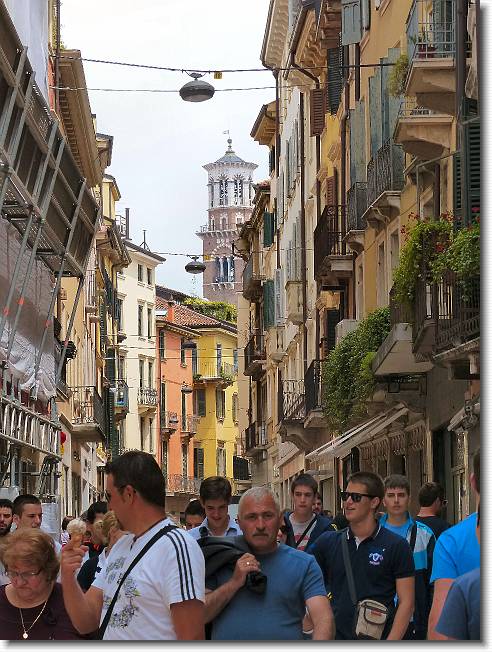 Clicca per scorrere le foto originali ingrandite