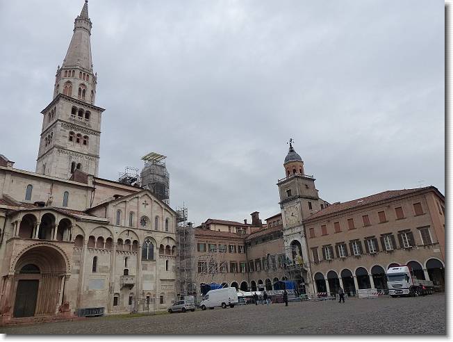 Clicca per scorrere le foto originali ingrandite