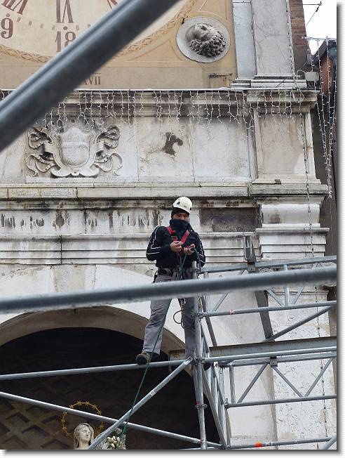 Clicca per scorrere le foto originali ingrandite