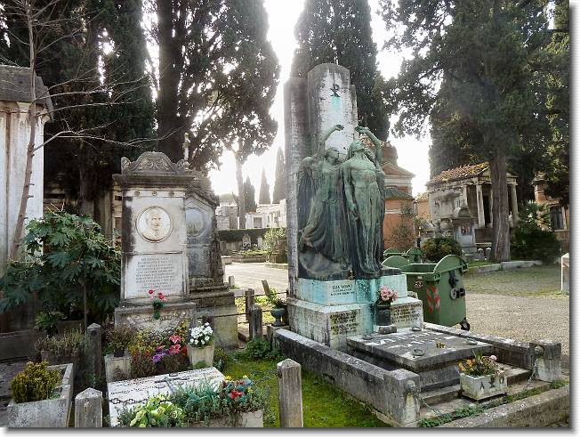 Clicca per scorrere le foto originali ingrandite