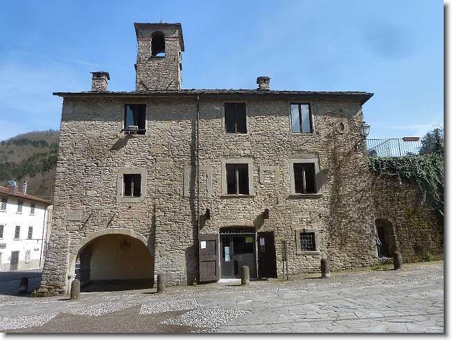 Clicca per scorrere le foto originali ingrandite