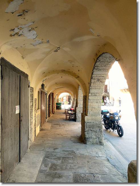 Clicca per scorrere le foto originali ingrandite