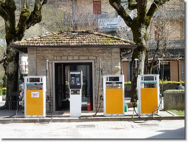 Clicca per scorrere le foto originali ingrandite