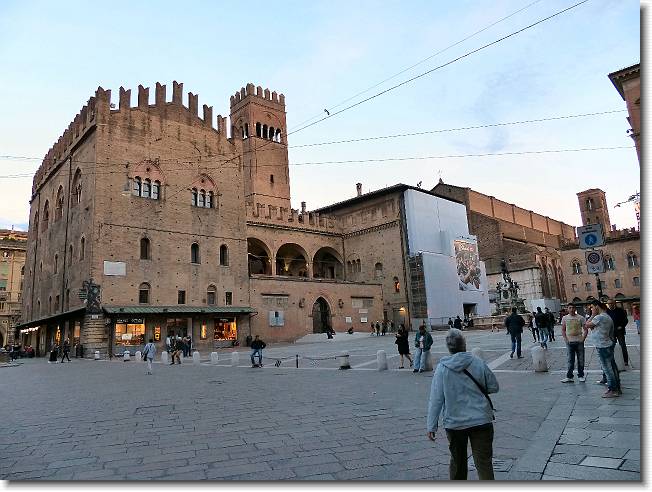 Clicca per scorrere le foto originali ingrandite