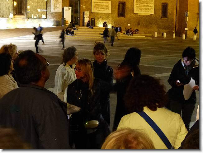 Clicca per scorrere le foto originali ingrandite
