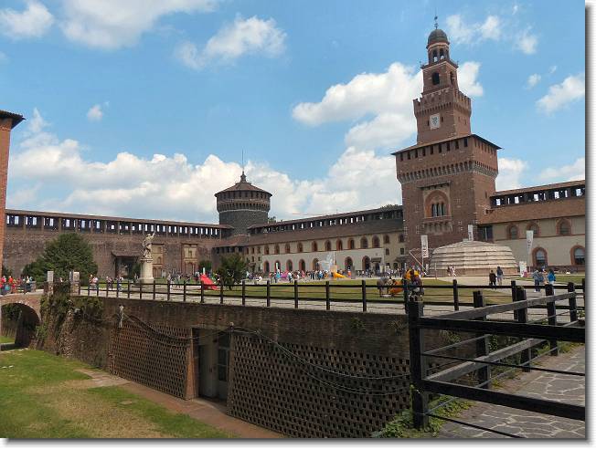 Clicca per scorrere le foto originali ingrandite