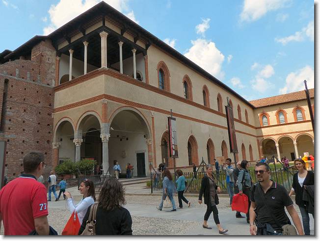 Clicca per scorrere le foto originali ingrandite