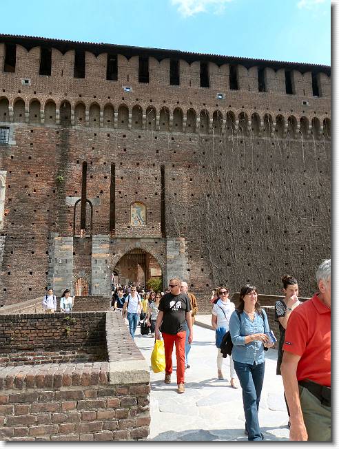 Clicca per scorrere le foto originali ingrandite