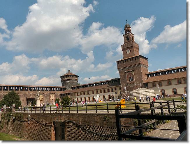 Clicca per scorrere le foto originali ingrandite