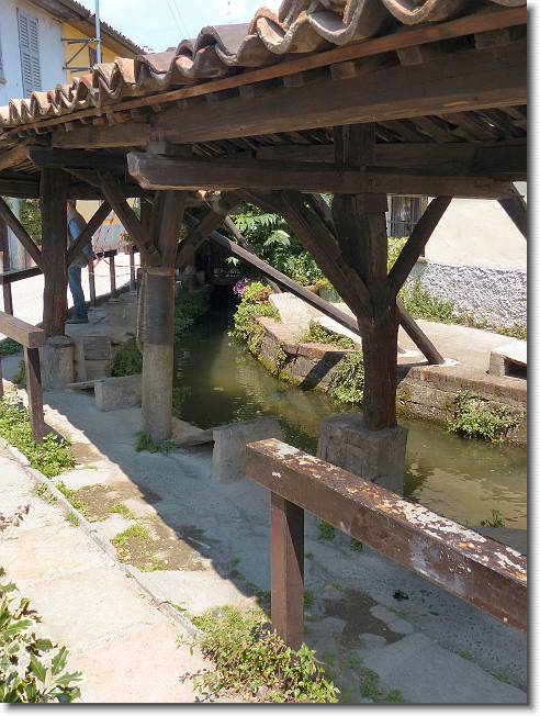 Clicca per scorrere le foto originali ingrandite