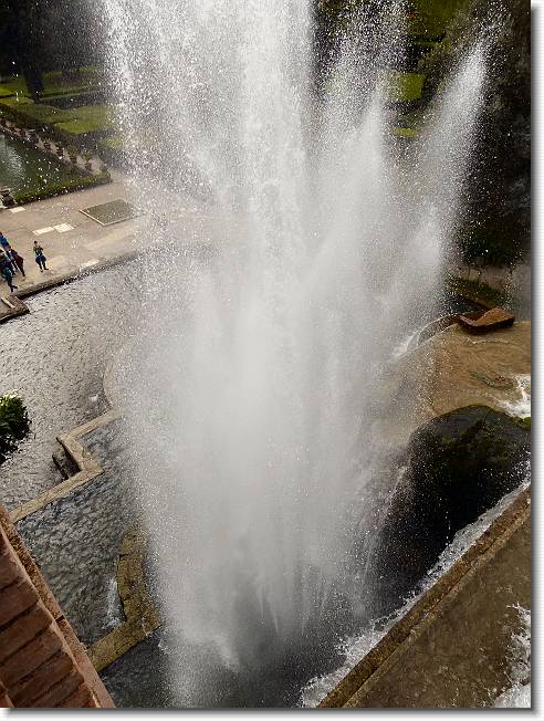 Clicca per scorrere le foto originali ingrandite