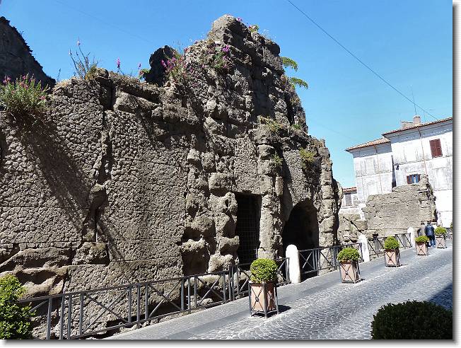 Clicca per scorrere le foto originali ingrandite