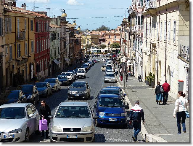 Clicca per scorrere le foto originali ingrandite
