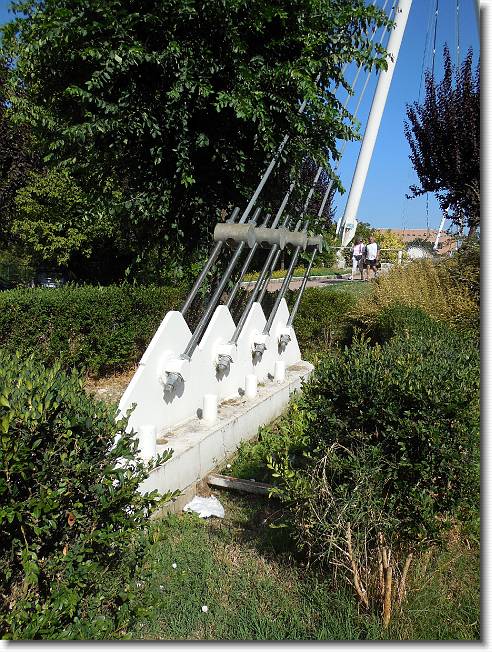 Clicca per scorrere le foto originali ingrandite