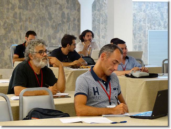 Clicca per scorrere le foto originali ingrandite