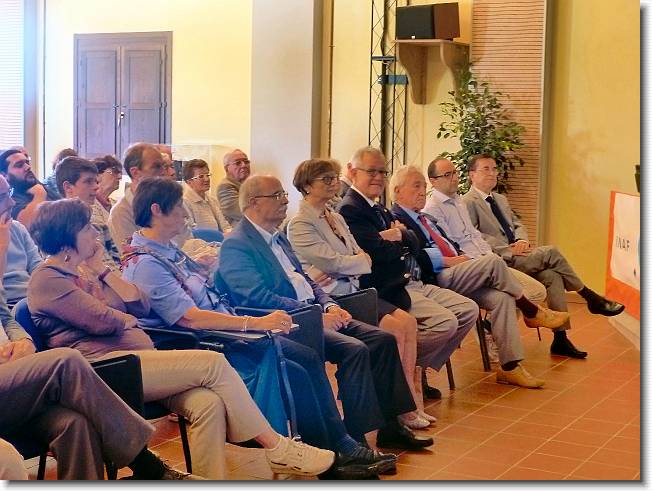 Clicca per scorrere le foto originali ingrandite