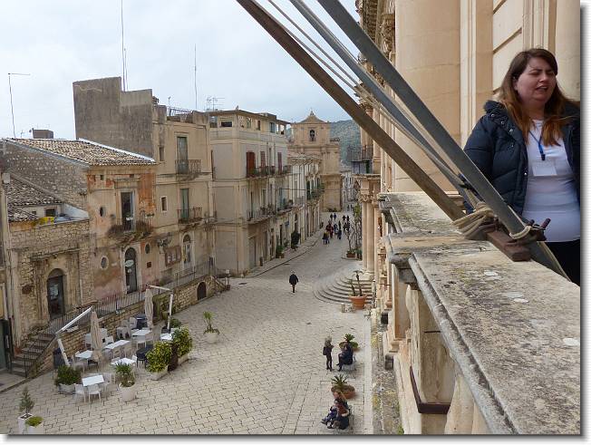 Clicca per scorrere le foto originali ingrandite