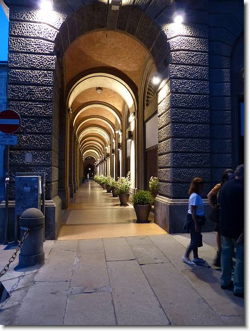 Clicca per scorrere le foto originali ingrandite