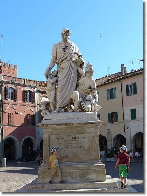 Clicca per scorrere le foto originali ingrandite