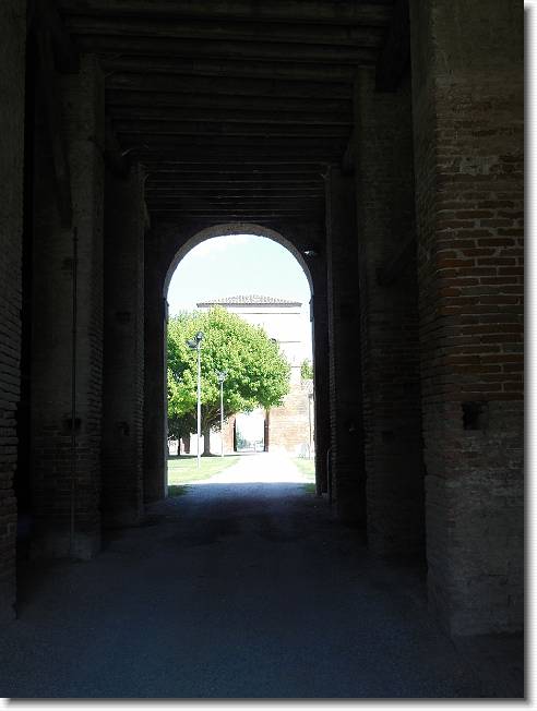 Clicca per scorrere le foto originali ingrandite