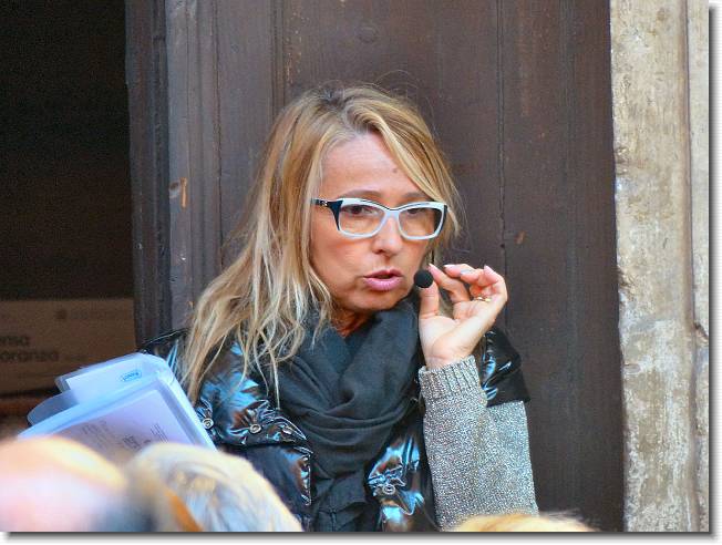 Clicca per scorrere le foto originali ingrandite