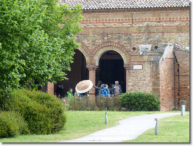 Clicca per scorrere le foto originali ingrandite