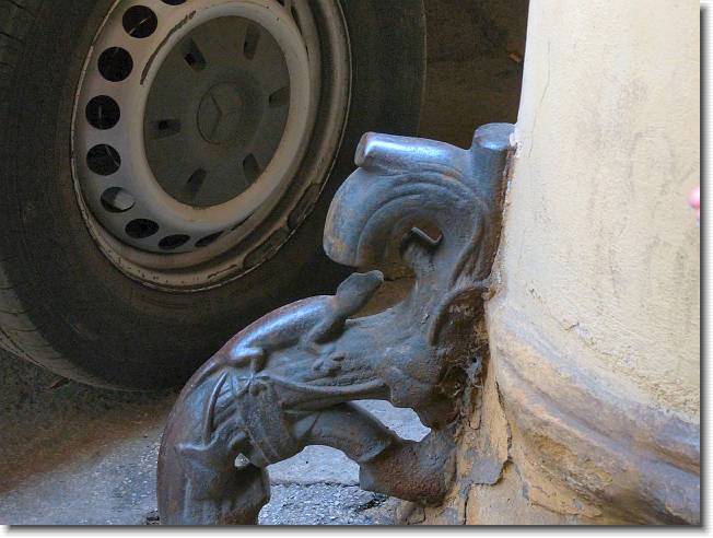 Clicca per scorrere le foto originali ingrandite