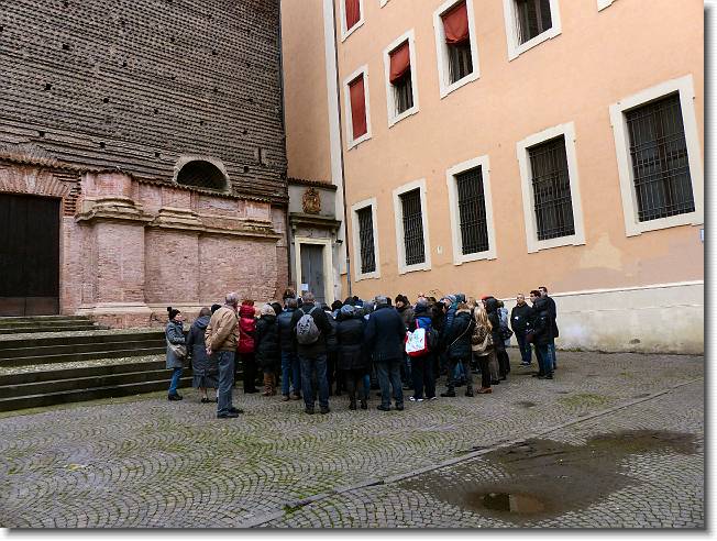 Clicca per scorrere le foto originali ingrandite