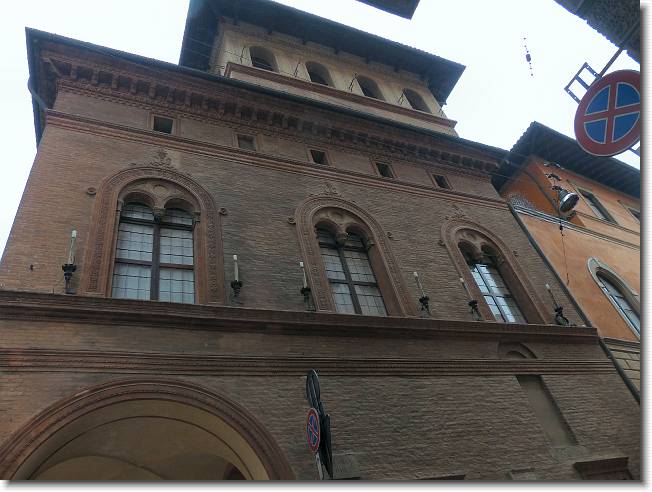 Clicca per scorrere le foto originali ingrandite