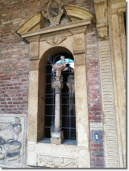 Clicca per scorrere le foto originali ingrandite