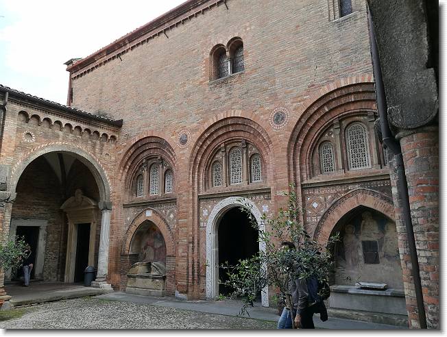 Clicca per scorrere le foto originali ingrandite