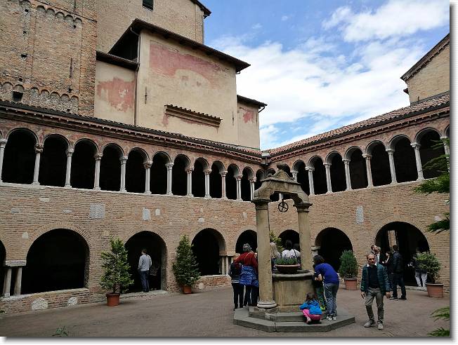 Clicca per scorrere le foto originali ingrandite